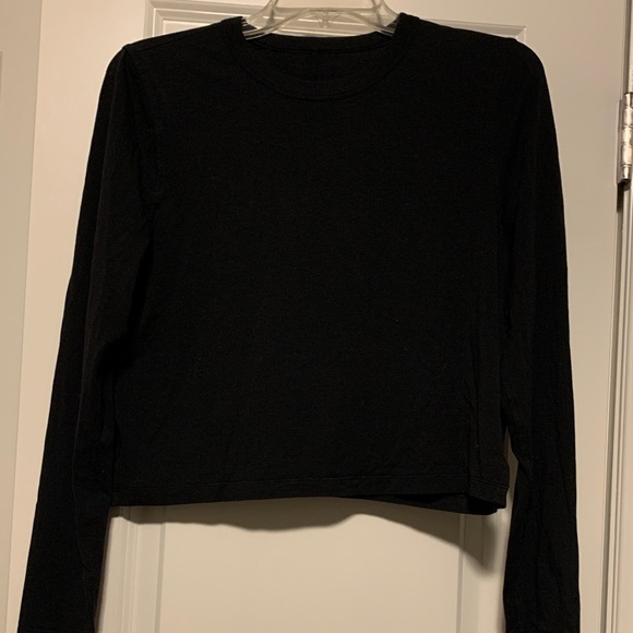 lululemon athletica Tops - Lululemon Black LS Crop Top, Sz 6
Good Condition